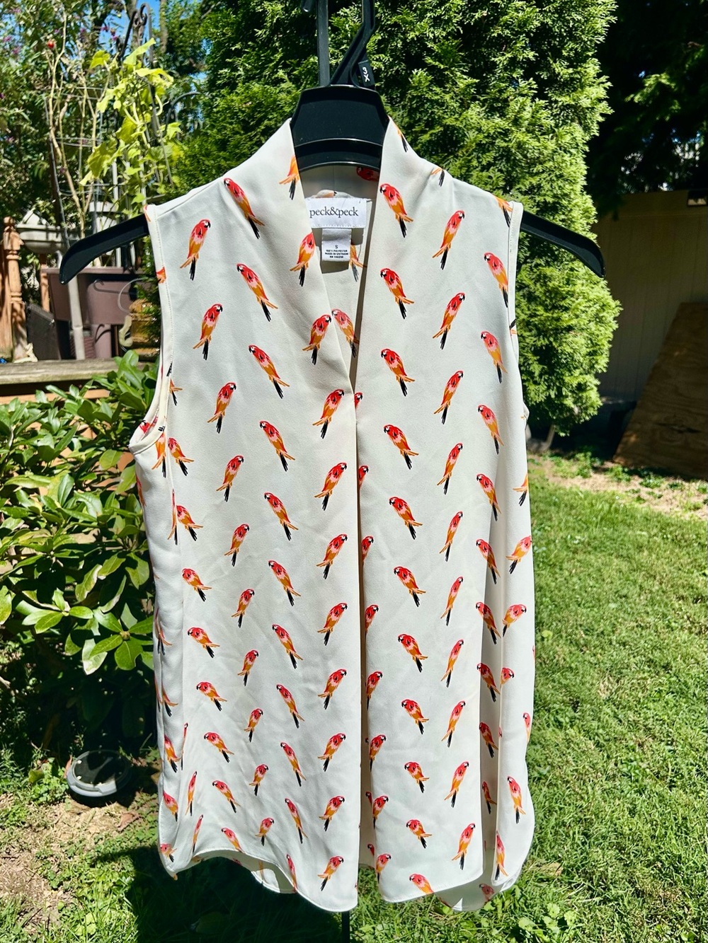 Women’s Sleeveless Blouse V Neck “PECK & PECK” cute Parrot print -Size Small